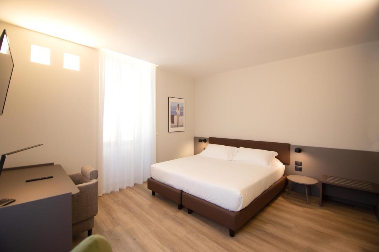 Palazzo Bellocchi - Suites & Apartments Brindisi Exterior foto